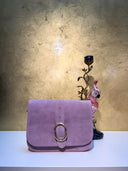 dorinne-suede-schoudertas-lilac-sweet-like-you-productfoto-vooraanzicht-2