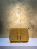dorinne-suede-schoudertas-geel-sweet-like-you-productfoto-vooraanzicht-4
