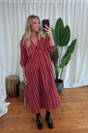 penelope-gestreepte-katoenen-midi-jurk-bordeaux-sweet-like-you-lookfoto-vooraanzicht-1