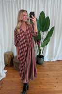 penelope-gestreepte-katoenen-midi-jurk-brown-sweet-like-you-lookfoto-vooraanzicht-2