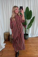 penelope-gestreepte-katoenen-midi-jurk-brown-sweet-like-you-lookfoto-vooraanzicht-4