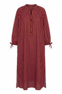 amelie-gestreepte-katoenen-midi-jurk-fuchsia-sweet-like-you-productfoto-vooraanzicht-1