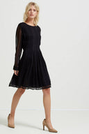 slfsmilla-jurk-zwart-selected-femme-modelfoto-vooraanzicht-1