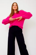 gennie-broek-mbym-navyblauw-model-close-up-1