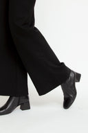 gennie-broek-mbym-zwart-model-detail-1