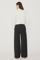 gennie-broek-mbym-zwart-model-achteraanzicht-2