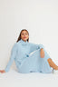 cosy-col-maxi-jurk-lichtblauw-geribbelde-stof-sweet-like-you-model-vooraanzicht-2
