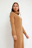 cosy-col-maxi-jurk-camel-bruin-geribbelde-stof-sweet-like-you-model-zijaanzicht-1