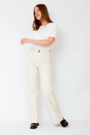 elena-jeans-broek-beige-sweet-like-you-model-vooraanzicht-2