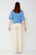 elena-jeans-broek-beige-sweet-like-you-model-achteraanzicht-2