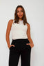 phillipa-edviwa-broek-mbym-zwart-model-close-up-2