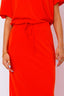 amana-top-oranje-korte-mouwen-losse-pasvorm-model-close-up-1