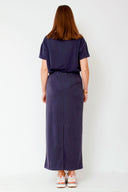 amana-top-donker-grijs-korte-mouwen-losse-pasvorm-model-achteraanzicht-1