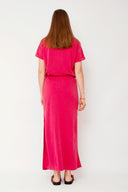 amana-top-rose-korte-mouwen-losse-pasvorm-model-achteraanzicht-1