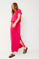 amana-top-rose-korte-mouwen-losse-pasvorm-model-vooraanzicht-2