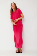 amana-top-rose-korte-mouwen-losse-pasvorm-model-vooraanzicht-3