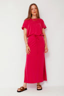 amana-top-rose-korte-mouwen-losse-pasvorm-model-vooraanzicht-4