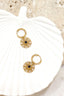 cory-bloem-oorbellen-in-zwart-met-verguld-staal-en-faux-parel-sweet-like-you-productfoto-vooraanzicht-1
