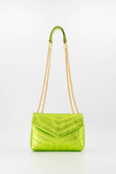 celine-chevron-schoudertas-metallic-lime-green-groen-sweet-like-you-productfoto-vooraanzicht-3