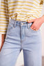 windy-jeans-lichtblauw-sweet-like-you-model-close-up-5