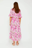 gioella-jurk-mansina-print-mbym-modelfoto-achteraanzicht-1