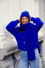 muskan-muts-mbym-blauw-model-vooraanzicht-1