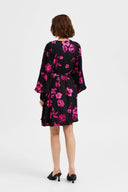 slfvaletta-jurk-zwart-selected-femme-modelfoto-achteraanzicht-1