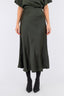 bovary-satijnen-midirok-neo-noir-donker-groen-model-vooraanzicht-9