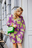 metallic-camera-schoudertas-leer-verstelbare-riem-groen-sweet-like-you-model-vooraanzicht-1