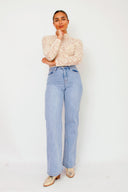 gabrielle-jeans-lichtblauw-sweet-like-you-model-vooraanzicht-4