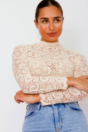 gabrielle-jeans-lichtblauw-sweet-like-you-model-close-up-1