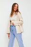 satijnen-gewatteerd-jasje-sweet-like-you-beige-model-vooraanzicht-1