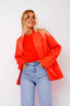 satijnen-gewatteerd-jasje-sweet-like-you-oranje-model-vooraanzicht-2