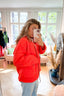 satijnen-gewatteerd-jasje-sweet-like-you-oranje-model-zijaanzicht-1