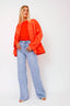 satijnen-gewatteerd-jasje-sweet-like-you-oranje-model-vooraanzicht-3