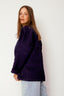 satijnen-gewatteerd-jasje-sweet-like-you-navyblauw-model-zijaanzicht-2