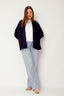 satijnen-gewatteerd-jasje-sweet-like-you-navyblauw-model-vooraanzicht-3