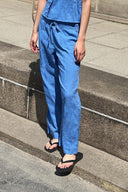 sonar-linnen-broek-blauw-neo-noir-model-vooraanzicht-1