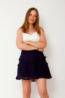 donna-voile-mini-rok-neo-noir-navyblauw-model-vooraanzicht-2