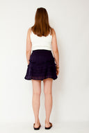 donna-voile-mini-rok-neo-noir-navyblauw-model-achteraanzicht-1