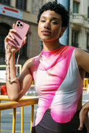 roze-bubblegum-iphone-hoesje-atelje-model-vooraanzicht-2