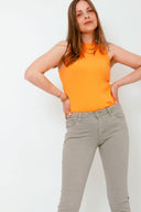 flare-denim-jeans-broek-green-model-vooraanzicht-1