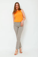 flare-denim-jeans-broek-green-model-vooraanzicht-2