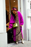 gingko-haarband-roze-handgeborduurd-namjosh-model-vooraanzicht-2