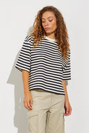 3/4-mouwen-emrys-top-MbyM-gestreept-model-close-up-2