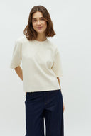 emrys-top-mbym-sugar-white-model-vooraanzicht-1