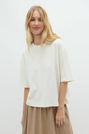 3/4-mouwen-emrys-top-MbyM-wit-model-vooraanzicht-1