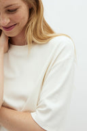 3/4-mouwen-emrys-top-MbyM-wit-model-close-up-1