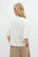 3/4-mouwen-emrys-top-MbyM-wit-model-achteraanzicht-1