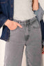 colombe-cropped-jeans-grijs-sweet-like-you-model-close-up-2